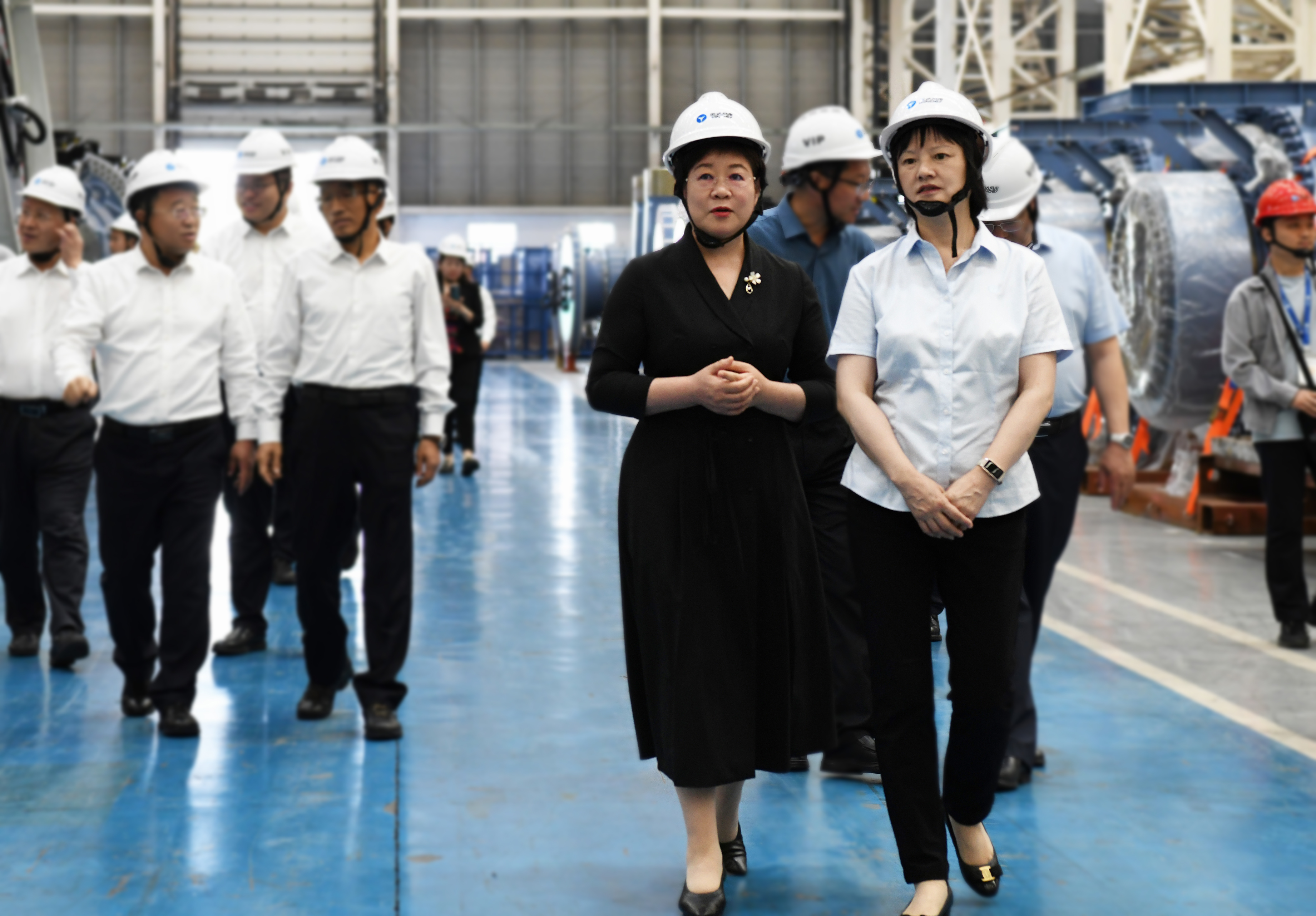 阿拉善盟盟委书记黄雅丽前往008PG国际股份考察调研