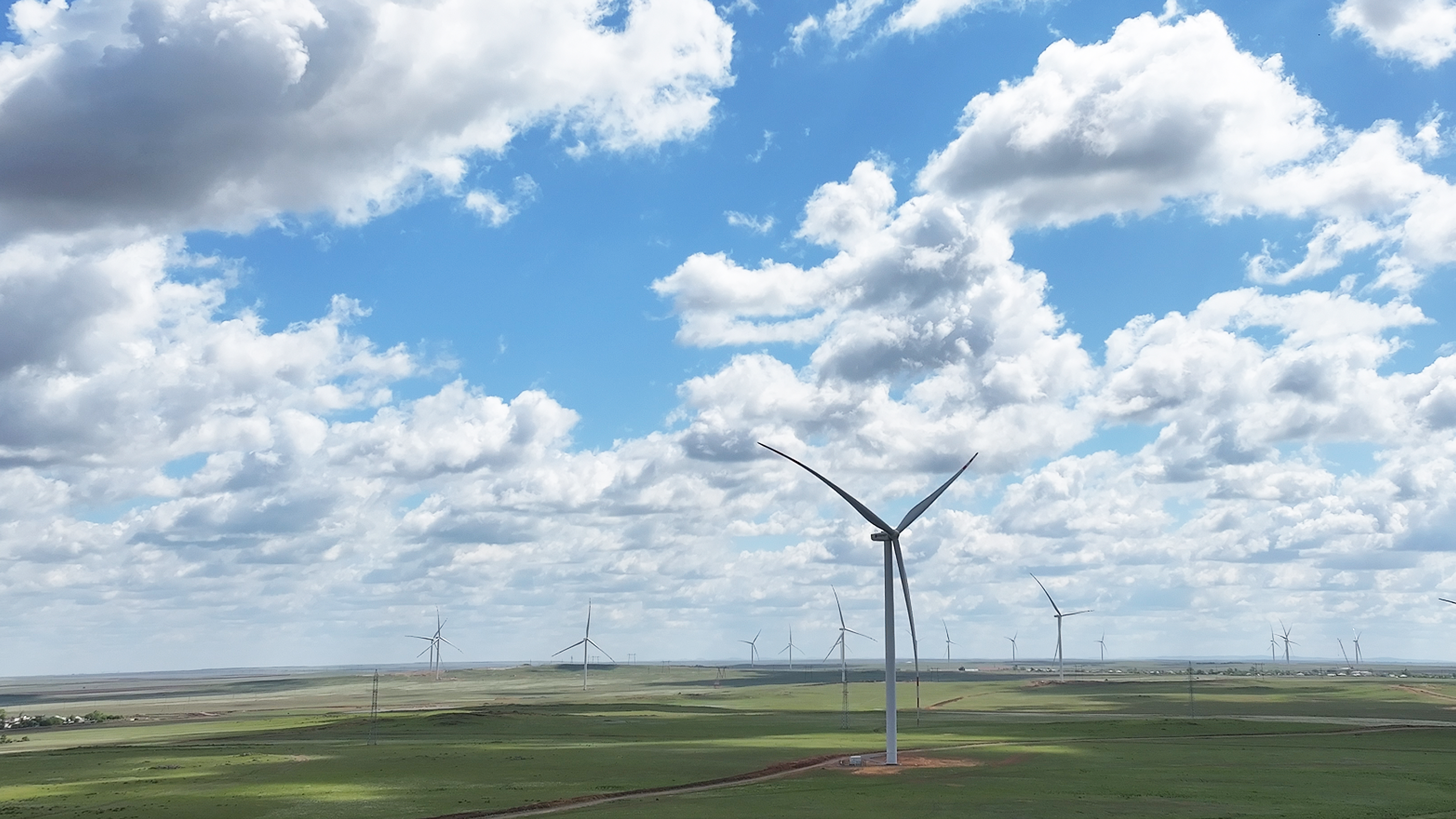 拔地而起的大风车，，，，，毗连中哈共建新纽带