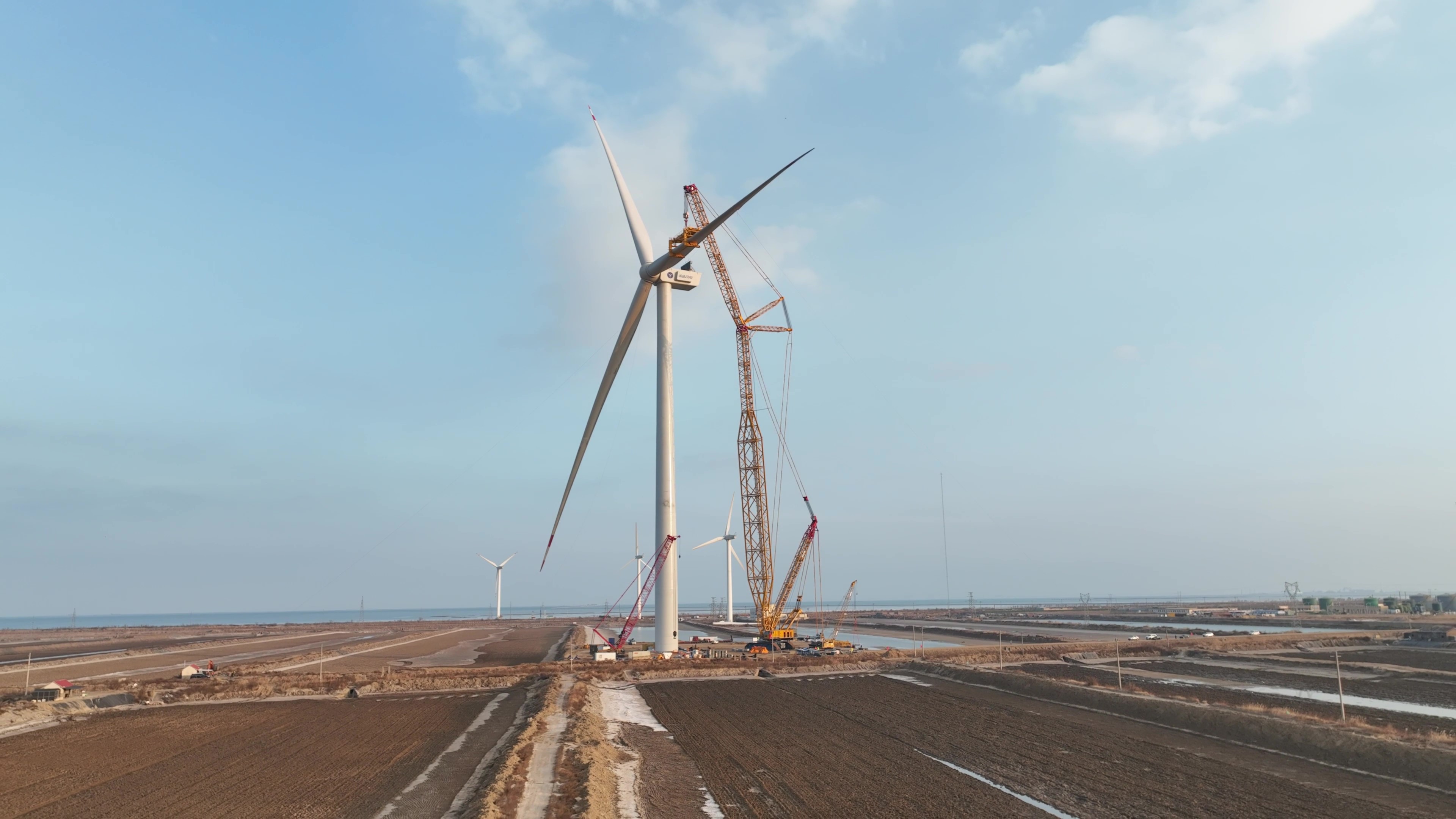 经年打磨现在亮剑！008PG国际股份深远海16MW“海鹰”平台吊装乐成